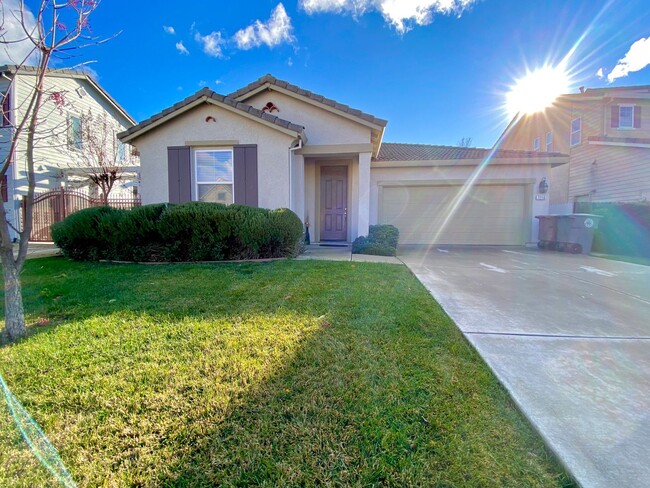 Building Photo - Beautiful Single Story Home with Local Park a Block Away!