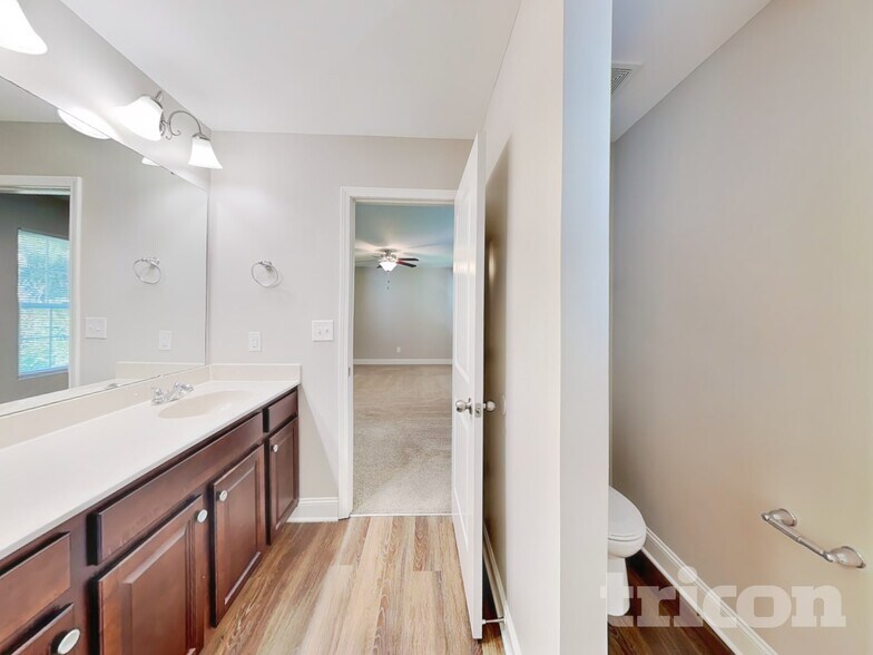 Building Photo - 239 Morning Dew Dr