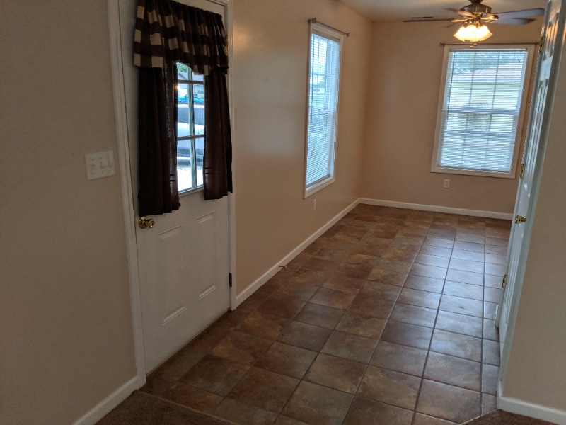 Building Photo - 504 Crestwood Dr