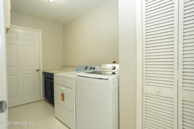 Building Photo - 348 W Tropical Trce