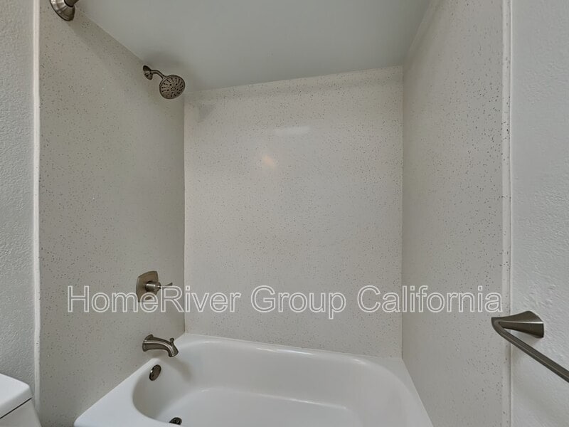 Building Photo - 5901 Spring Glen Dr