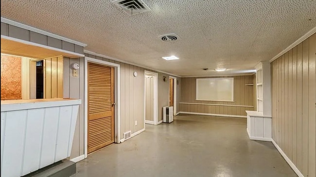 Building Photo - Terrific two bedroom home in Rock Island!