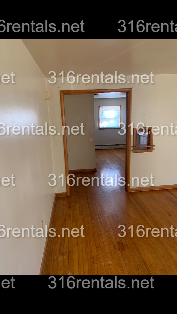 Building Photo - $495 - 1 bed 1 bath - Multi Family Home