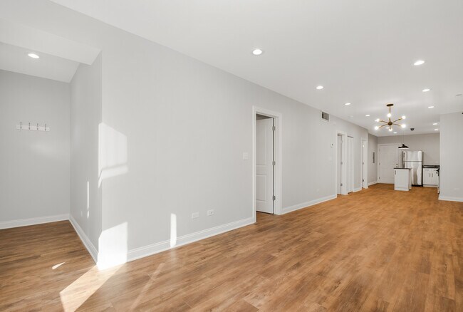 Building Photo - 2311 S Whipple St