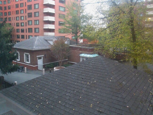 Building Photo - Great studio at River Place for $1600, ALL...