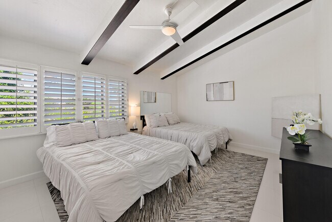 Building Photo - 250 S Ocean Blvd