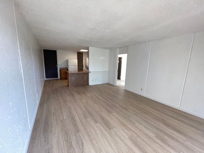 Building Photo - "Cathedral Point" Spacious Ground-Floor 1-...