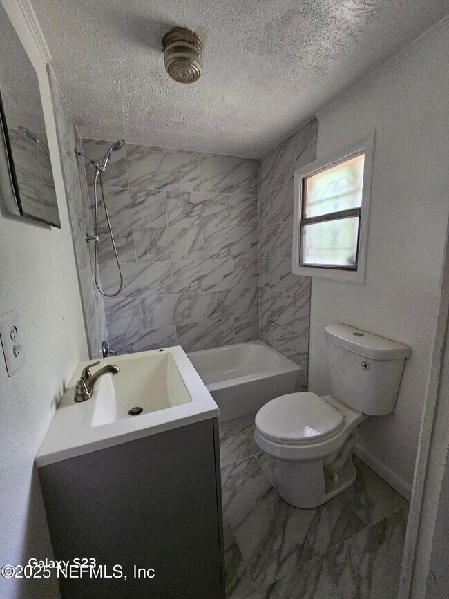 Building Photo - 6526 Ribault Rd