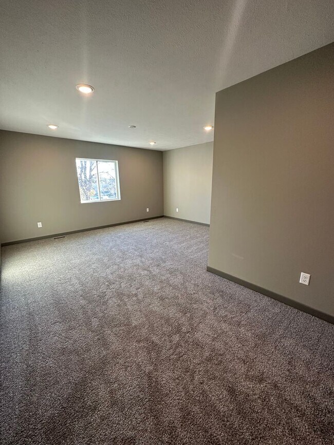 Building Photo - Starr St Townhomes