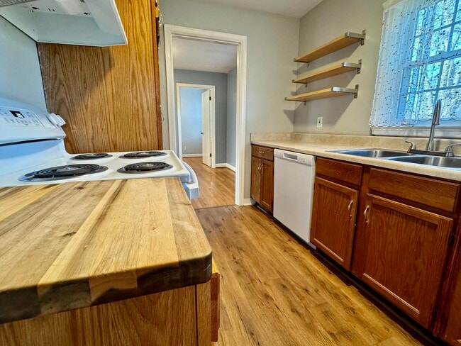 Building Photo - 479 Stratford Dr