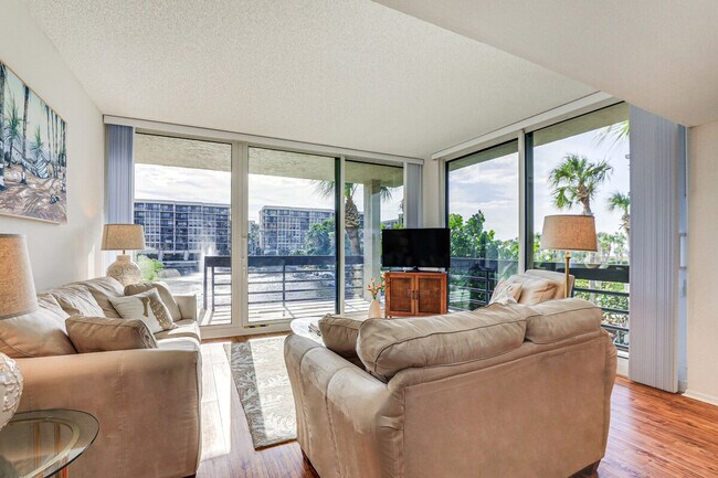 Building Photo - 1109 Gulf of Mexico Dr