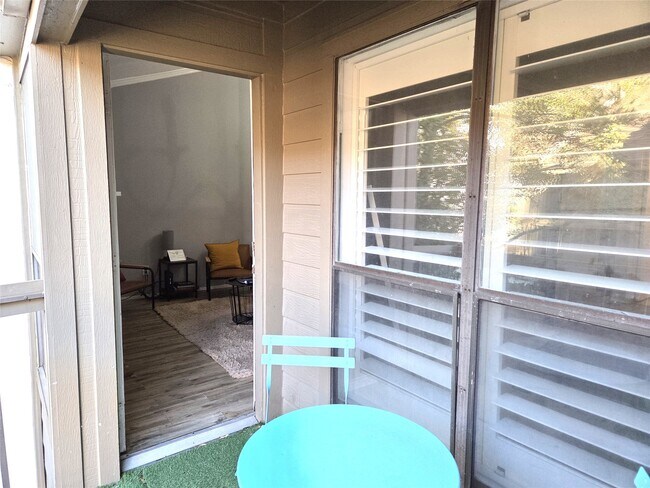 Building Photo - 10053 Westpark Dr