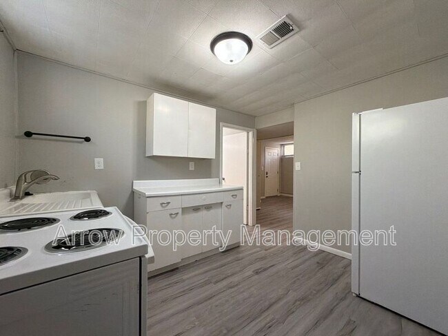 Building Photo - 2049 Worthington Ave