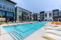 Building Photo - Birdie on Woodland Greens