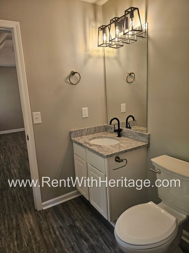 Building Photo - Gorgeous 5 bedroom/ 3 bath/ Upgrades Galor...