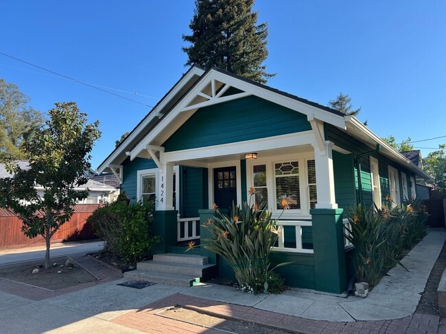 Building Photo - 1424 Toro St