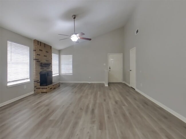 Building Photo - 14202 Clear Forest Dr