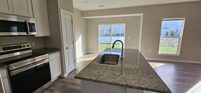 Building Photo - 125 Lenell Lp