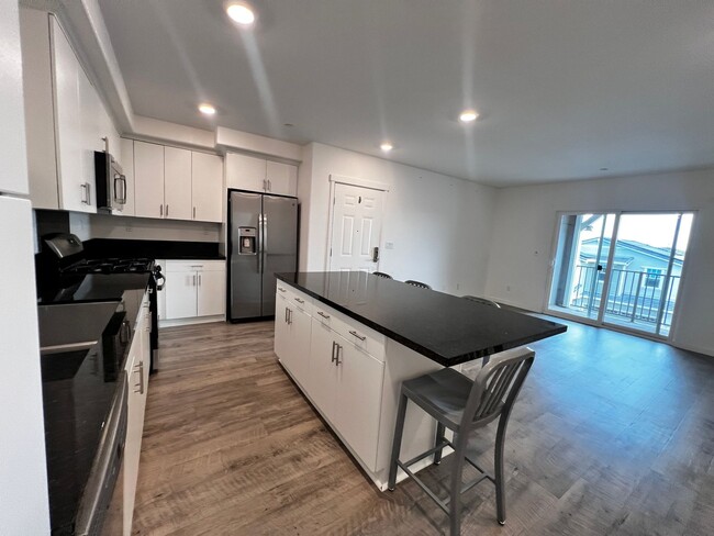 Building Photo - Updated 3rd-Floor Brody Ranch Home with Garage