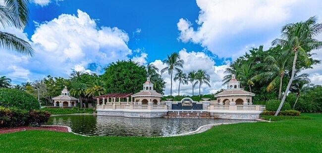 Building Photo - 10513 Versailles Blvd