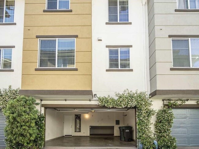 Building Photo - Modern Concord Townhouse 3/2.5 near BART &...