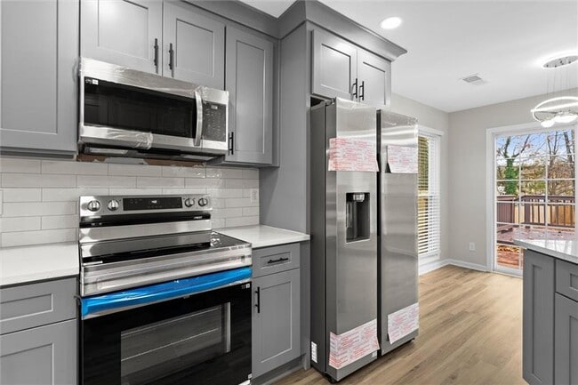 Building Photo - 2580 Waterford Park Dr