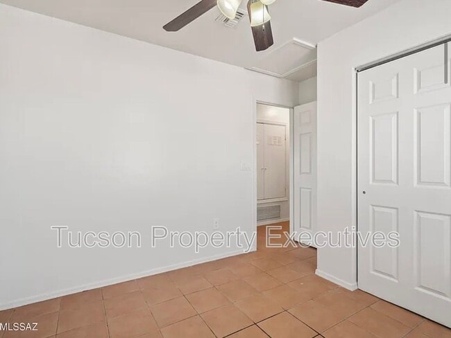 Building Photo - 1107 W Sonora St