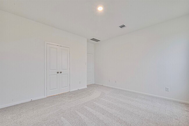 Building Photo - 6822 Yellow Jessamine Ln