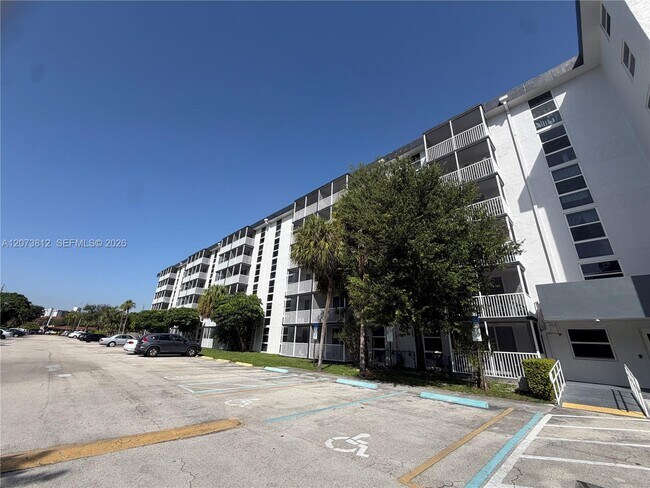 Building Photo - 16851 NE 23rd Ave