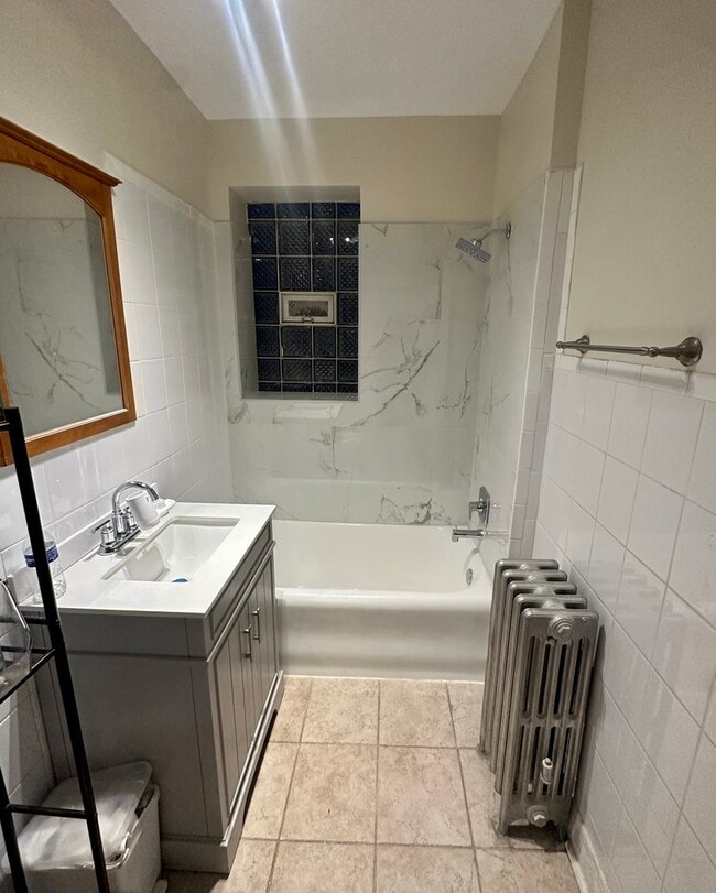 Building Photo - 2638 W Summerdale Ave