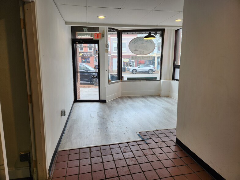 Building Photo - 27 Main St