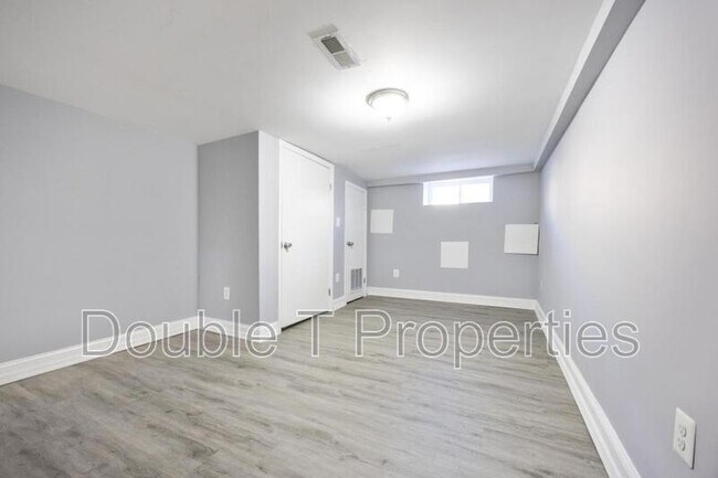 Building Photo - 10 N Ellwood Ave