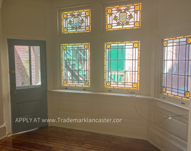 Building Photo - 132 College Ave
