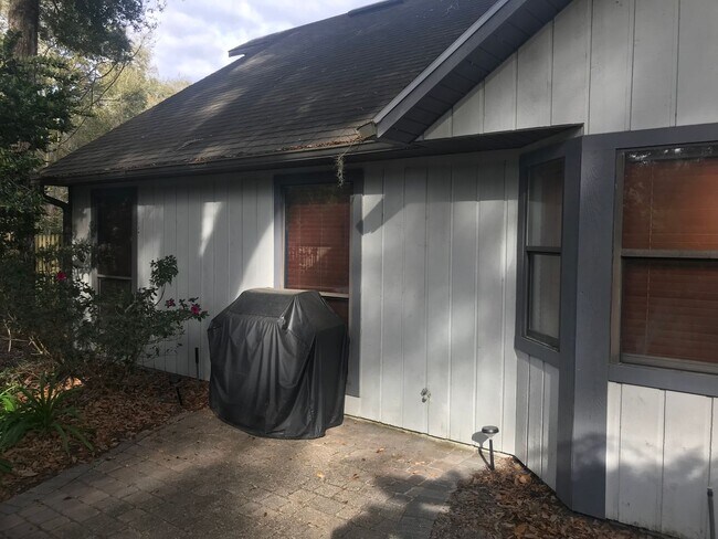 Building Photo - Beautifully Renovated Home in The Reserve!