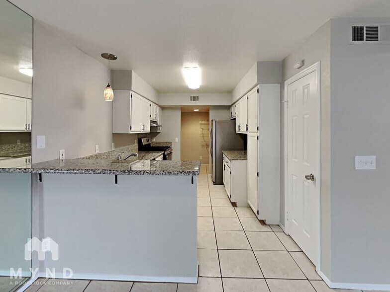 Building Photo - 2835 Floral Peak Dr