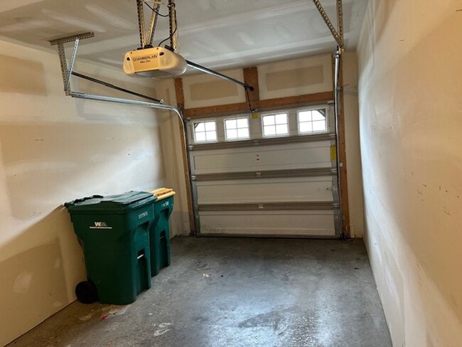 Building Photo - 6402 Creekbend Dr