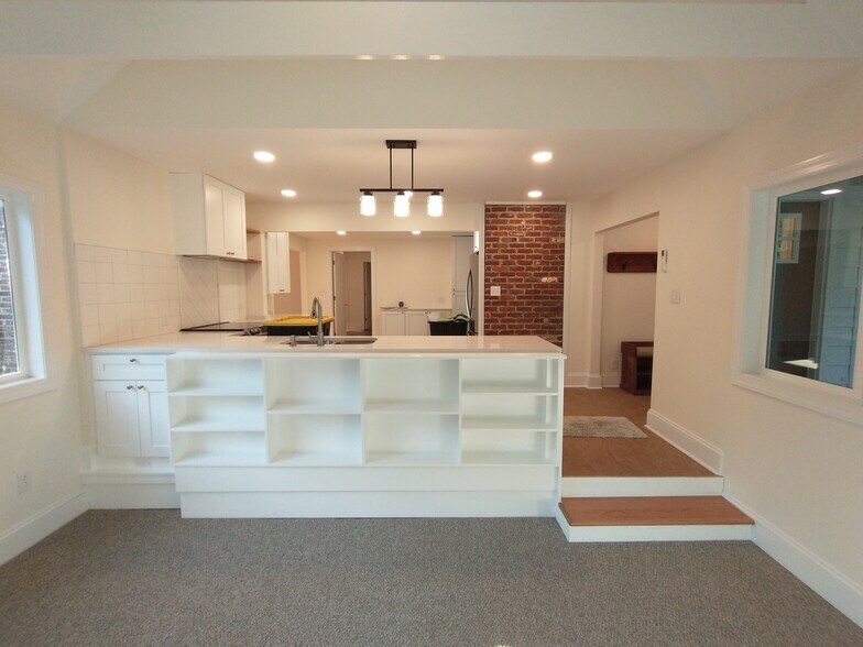 Building Photo - 1385 Overlook Dr