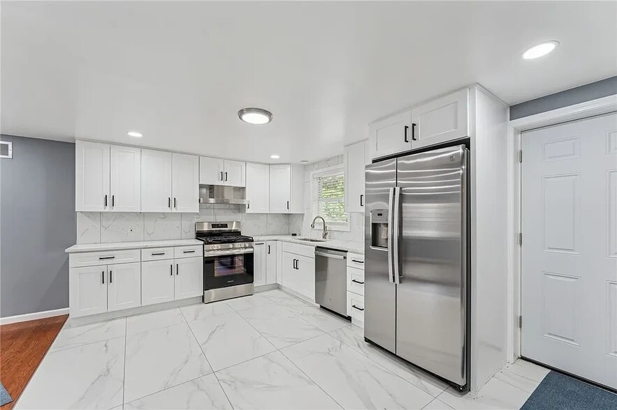 Building Photo - 3125 Ewart Dr