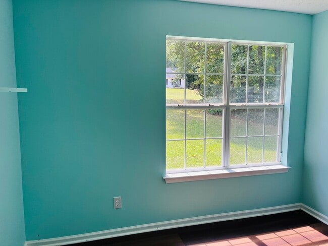 Building Photo - Wow! 3 bedroom 2 bathroom in Senoia. Must ...