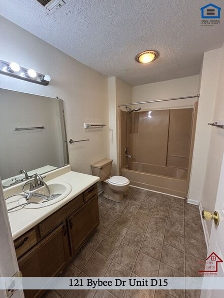 Building Photo - 121 Bybee Dr