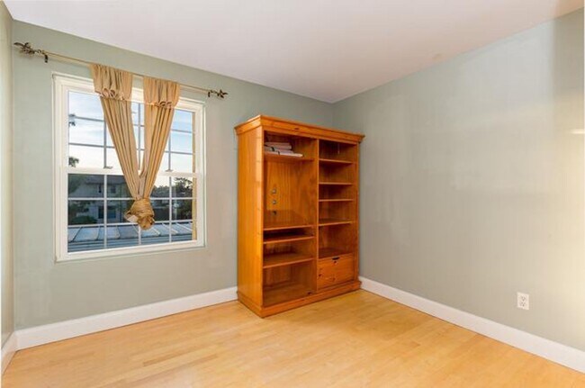 Building Photo - Upgraded 4 Bedroom, 2.5 Bath Single Family Home in University City