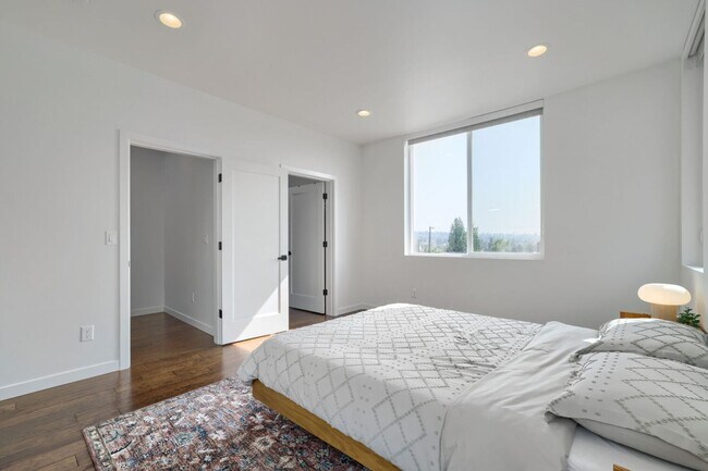 Building Photo - 760 N 72nd St