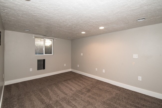 Building Photo - Beautiful Spacious Home in Sugarhouse!