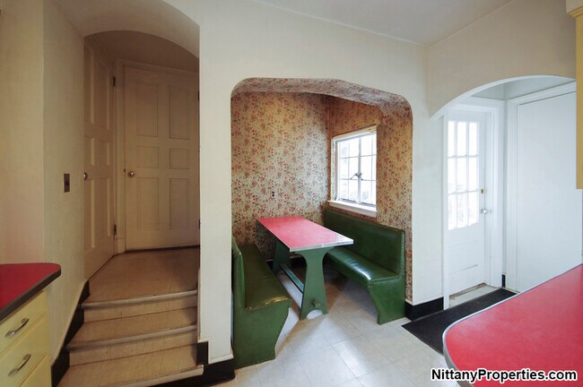 Building Photo - 100 N Patterson St