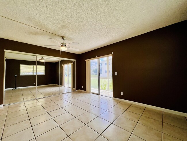 Building Photo - 300 Camden M