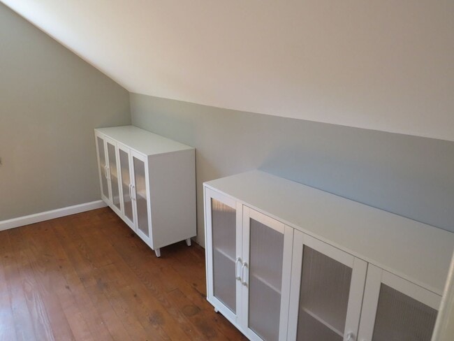 Building Photo - 3 Bedroom 2 Bath Home