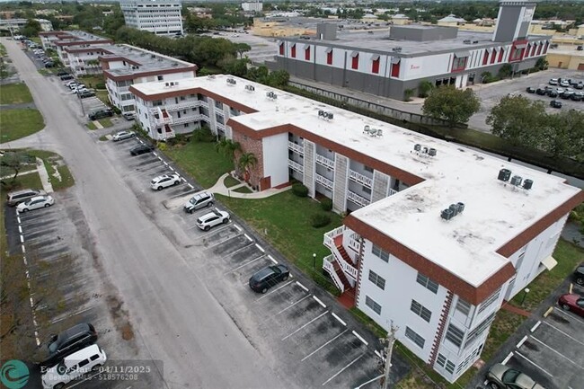 Building Photo - 1310 NW 43rd Ave