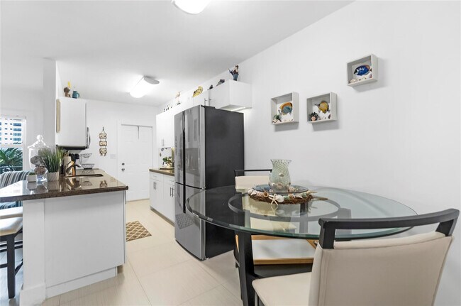 Building Photo - 2600 S Ocean Dr