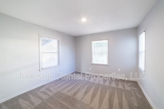 Building Photo - 2731 Menchaca St