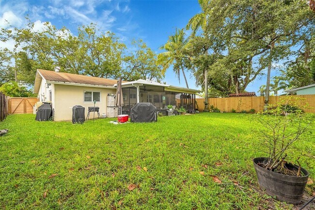 Building Photo - 4540 SW 26th Terrace